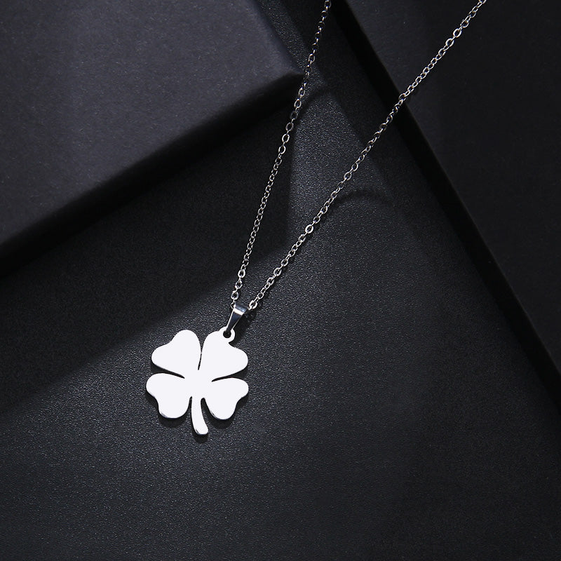 四葉草不鏽鋼項鍊 細節特寫 | Four Leaf Clover Stainless Steel Necklace - Detail Close-up