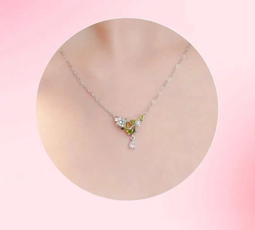 合金蝴蝶花朵鎖骨鍊 韓系輕奢鑲嵌寶石 | Alloy Butterfly Flower Collarbone Necklace Korean Style Simple Life Jewelry